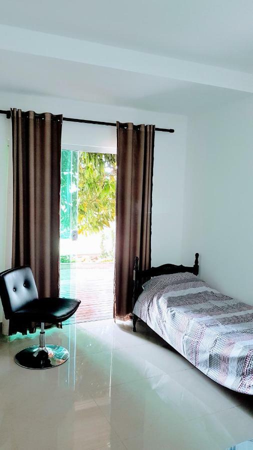 Com Varanda - Recanto Do Sabiá Quarto em Acomodações Particulares